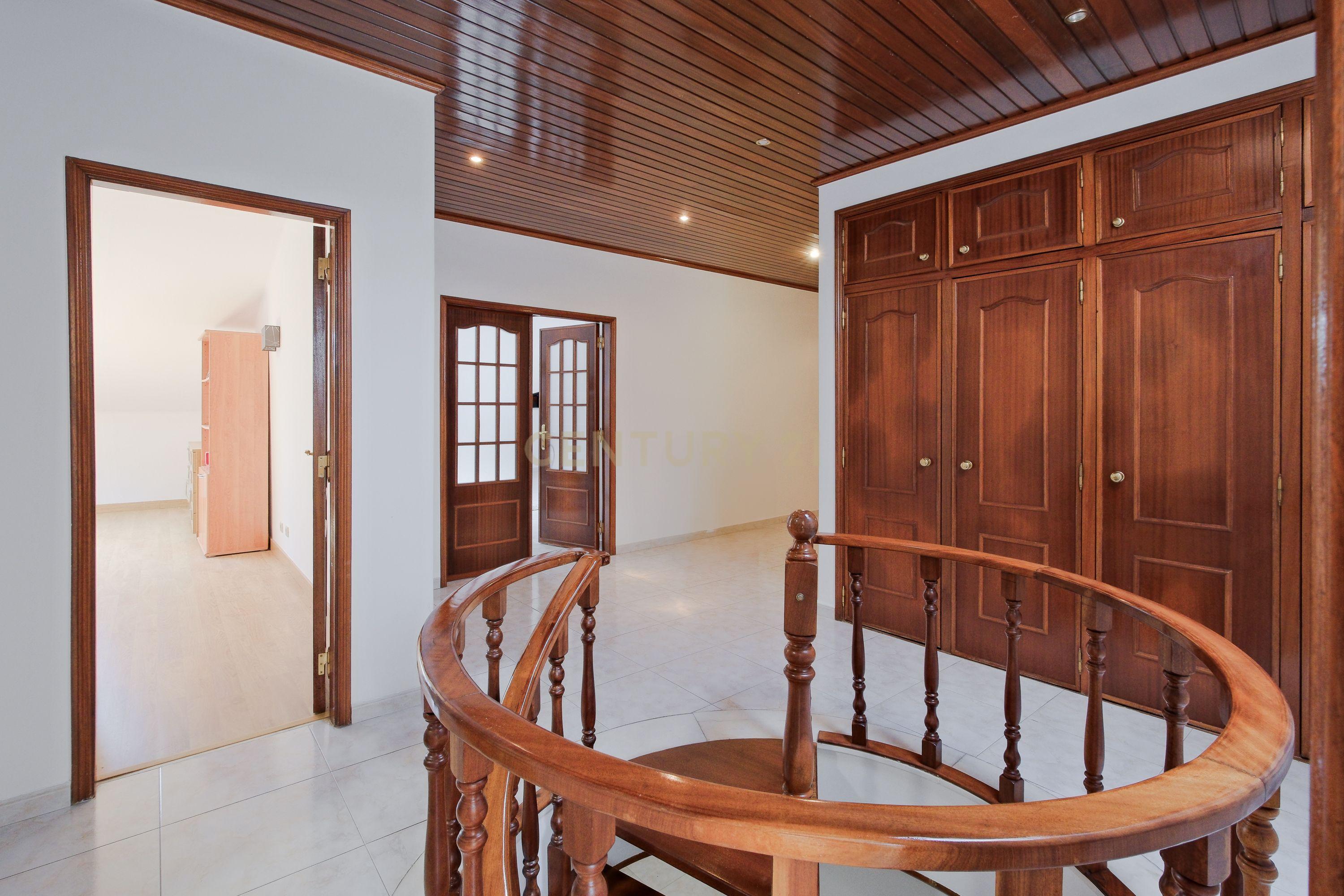 Duplex em Lisboa, Sintra: Espaço e Conforto com Vista Serra Sintra - Image 29