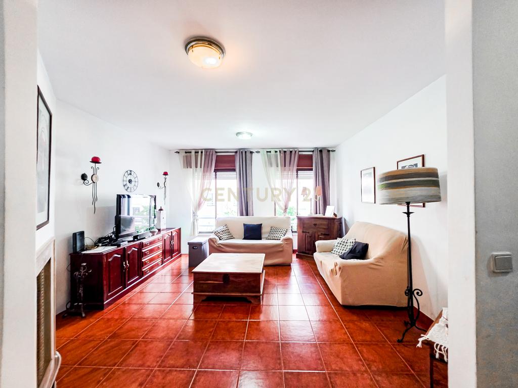 Apartamento T3 na Rua Afonso Castro, em Setúbal com Vista Panorâmica - Image 5