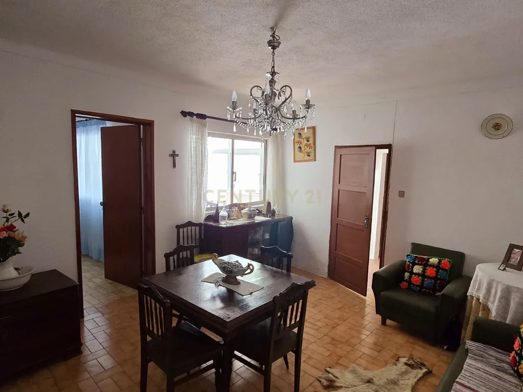 Moradia com Vista Desafogada e Potencial para Duas Habitações Independentes – Ilhas, Arraiolos Évora - Image 9