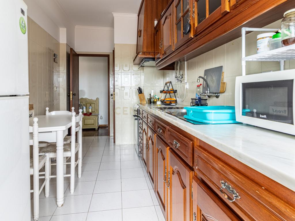 Apartamento T3 com Varanda na Quinta do Conde – 3º Andar - Image 11