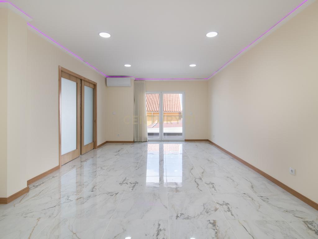 Moradia nova para estrear, de Sonho com Vista Panorâmica Sobre Lisboa no Bairro Casal do Bispo - Image 27