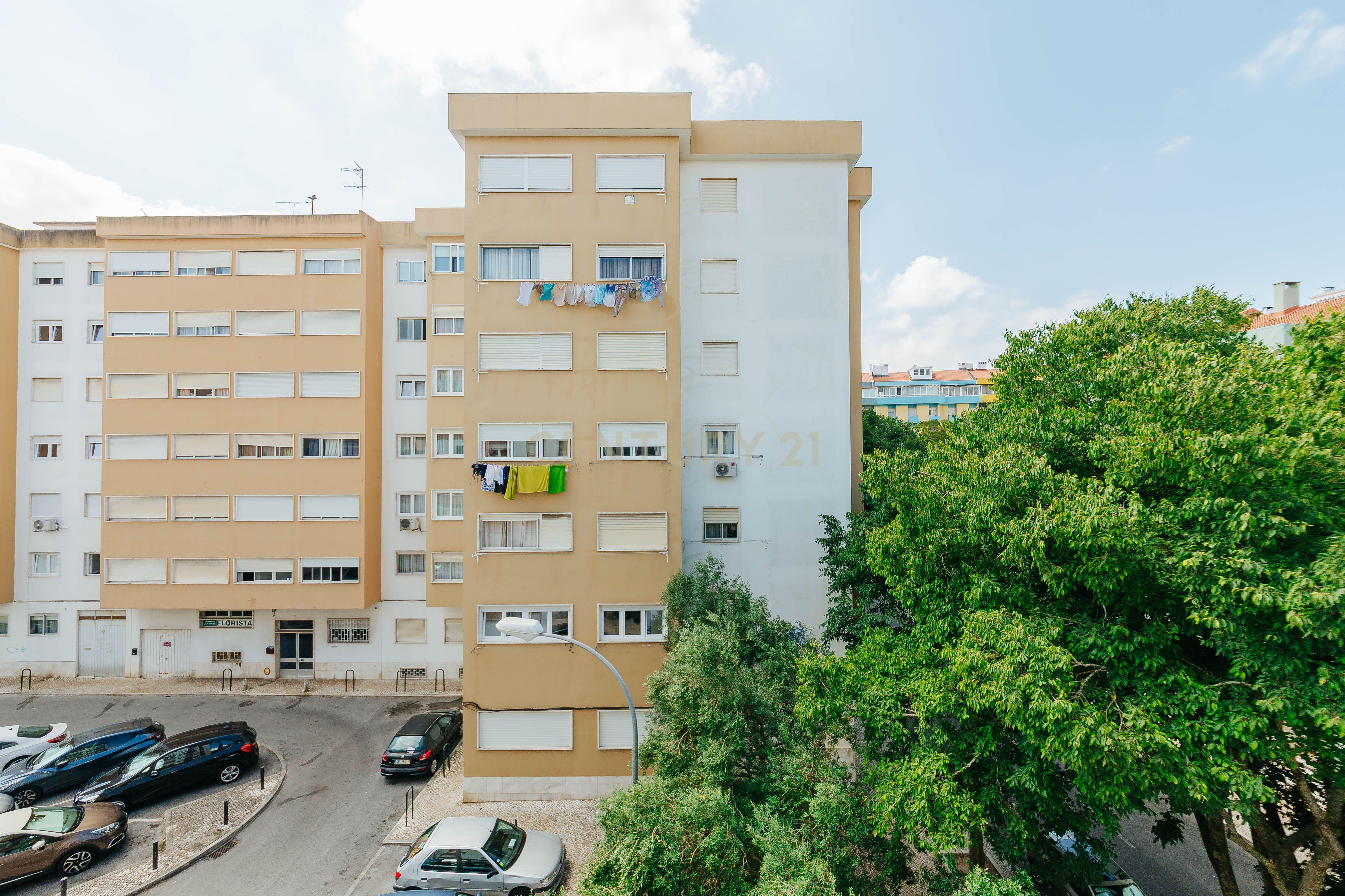 Fotografia 5 de Apartamento T2 em Linda-a-Velha