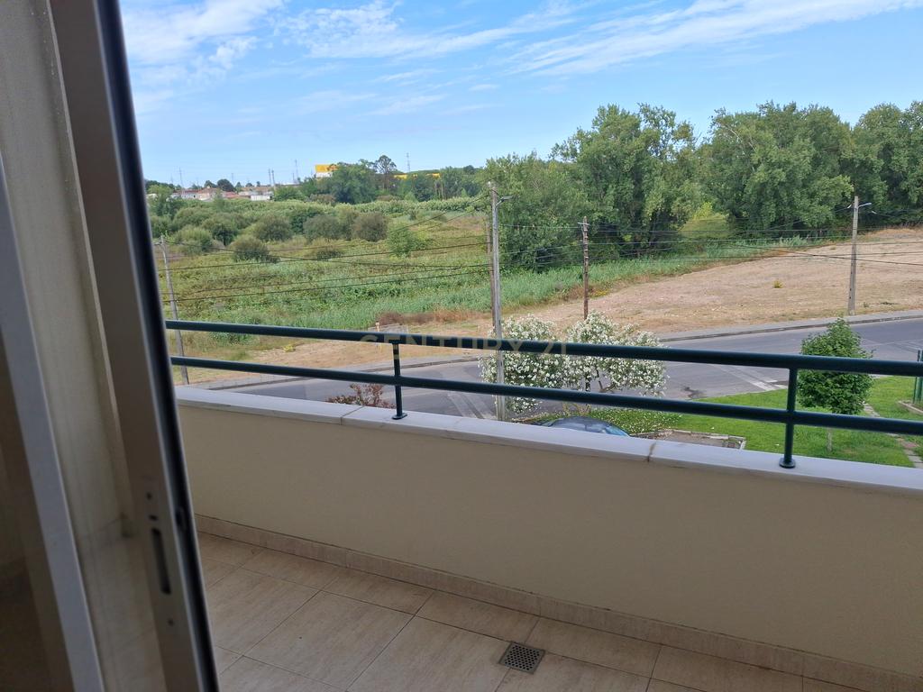 Apartamento T3 para Arrendamento – Coina - Image 2