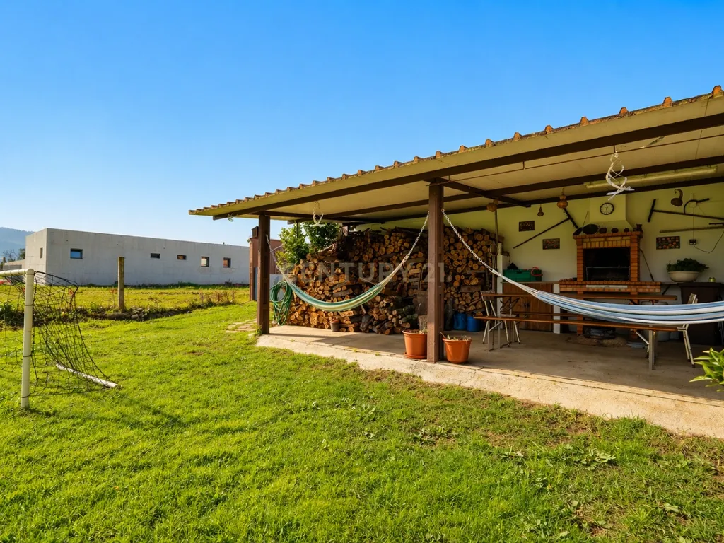 Moradia T3 terréa em bom estado com piscina,jardim,anexo,arrumação,quintal e vistas boas num local sossegado a 5 min de Lousã - Image 48