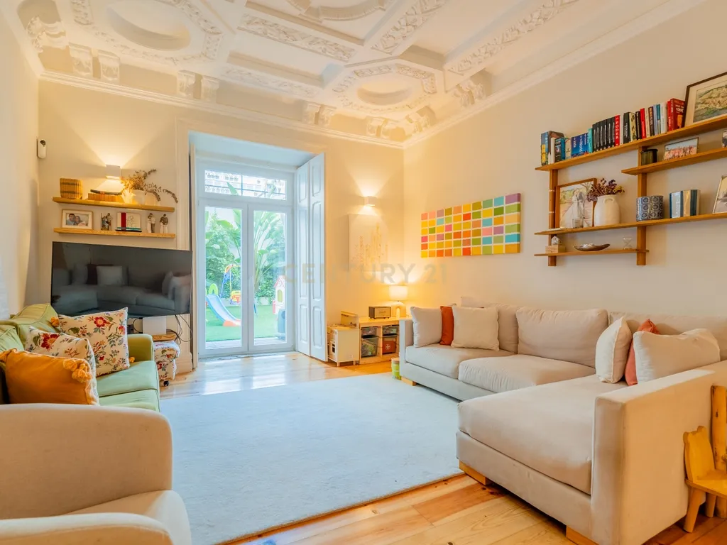 Apartamento T5 de Charme com Jardim Privativo nas Avenidas Novas | Avenida 5 de Outubro, Lisboa - Image 1