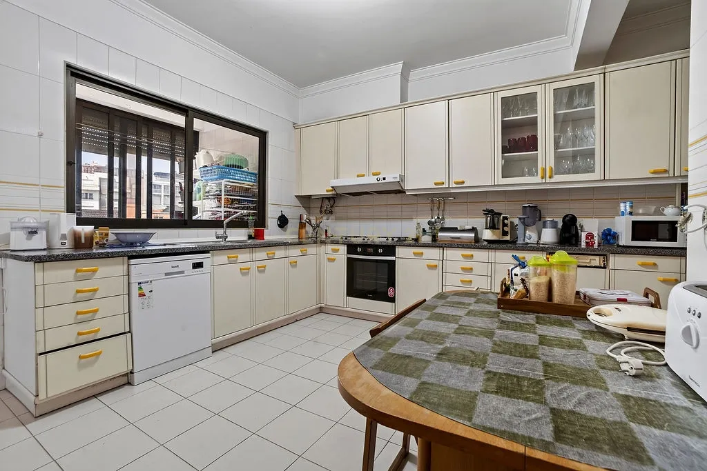 Apartamento Moderno em Campo Grande, Lisboa - 4 Quartos e Vista Panorâmica - Image 30