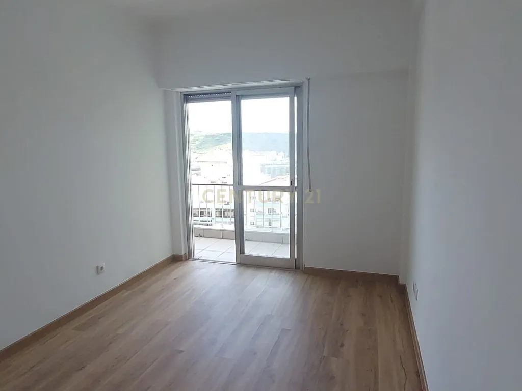 Apartamento T2 Renovado com cozinha equipada - Odivelas - Image 10