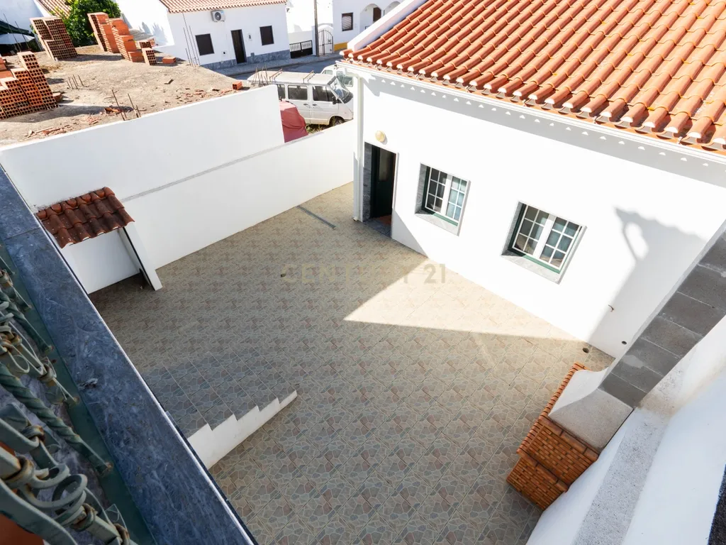 Moradia T4 Mobilada e Equipada com Garagem e Anexo no Bairro do Altinho, Viana do Alentejo - Image 28