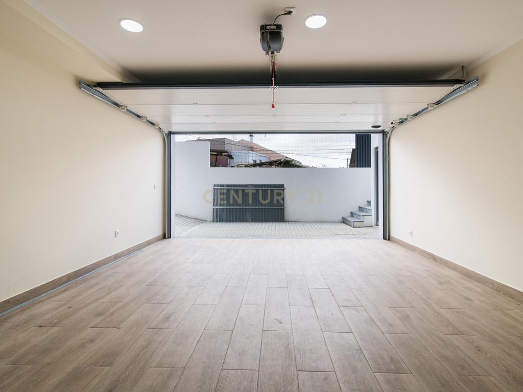 Moradia nova para estrear, de Sonho com Vista Panorâmica Sobre Lisboa no Bairro Casal do Bispo - Image 37