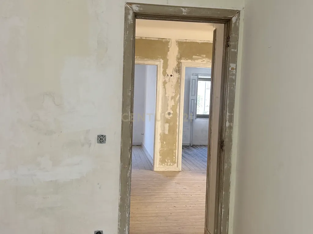 🔥 Moradia para Reabilitação no Porto | Estudo para 7/8 Apartamentos | Excelente Investimento - Image 19