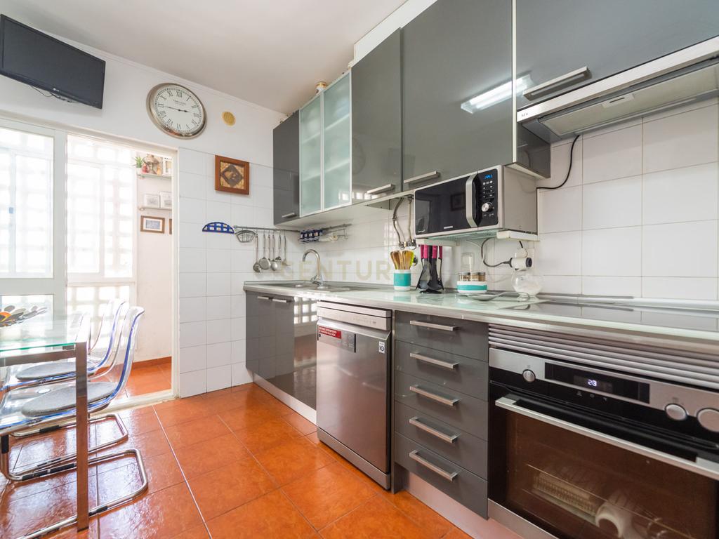 Apartamento T3 na Rua Inácio Duarte, Carnaxide e Queijas - Image 12
