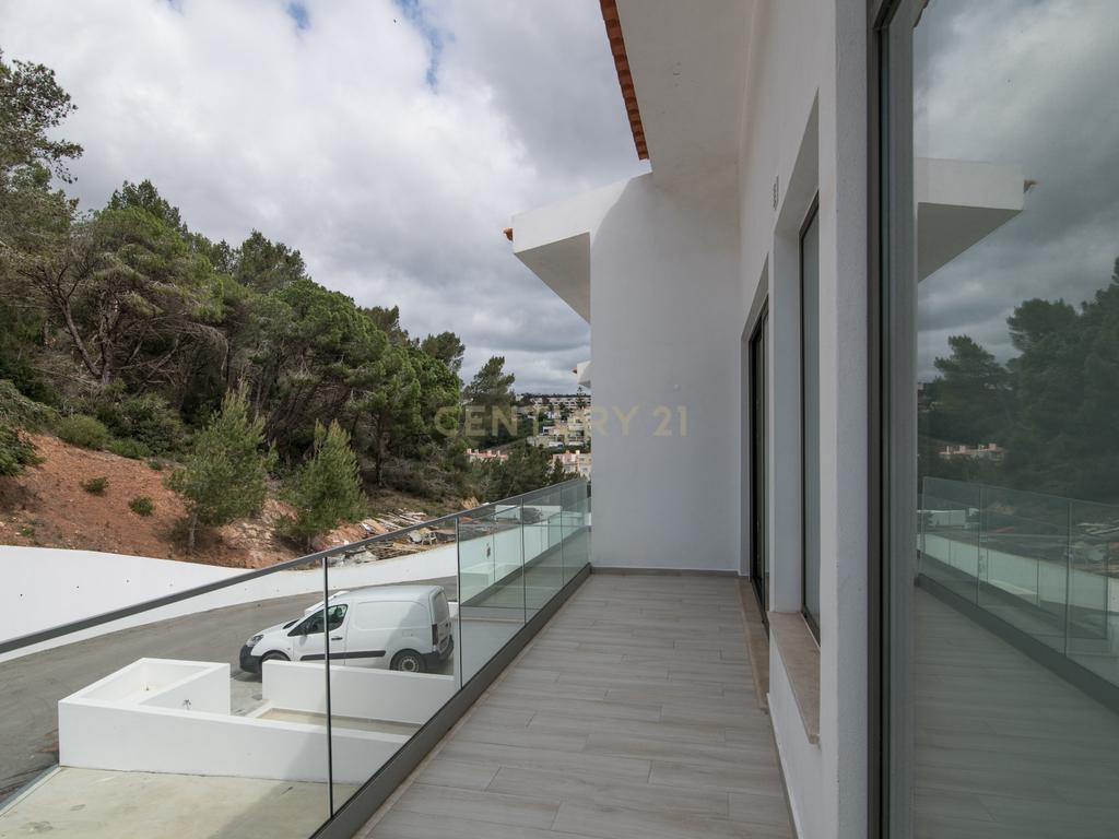Condomínio Villas d’Ouro – Exclusividade e Conforto no Coração de Sesimbra - Image 38