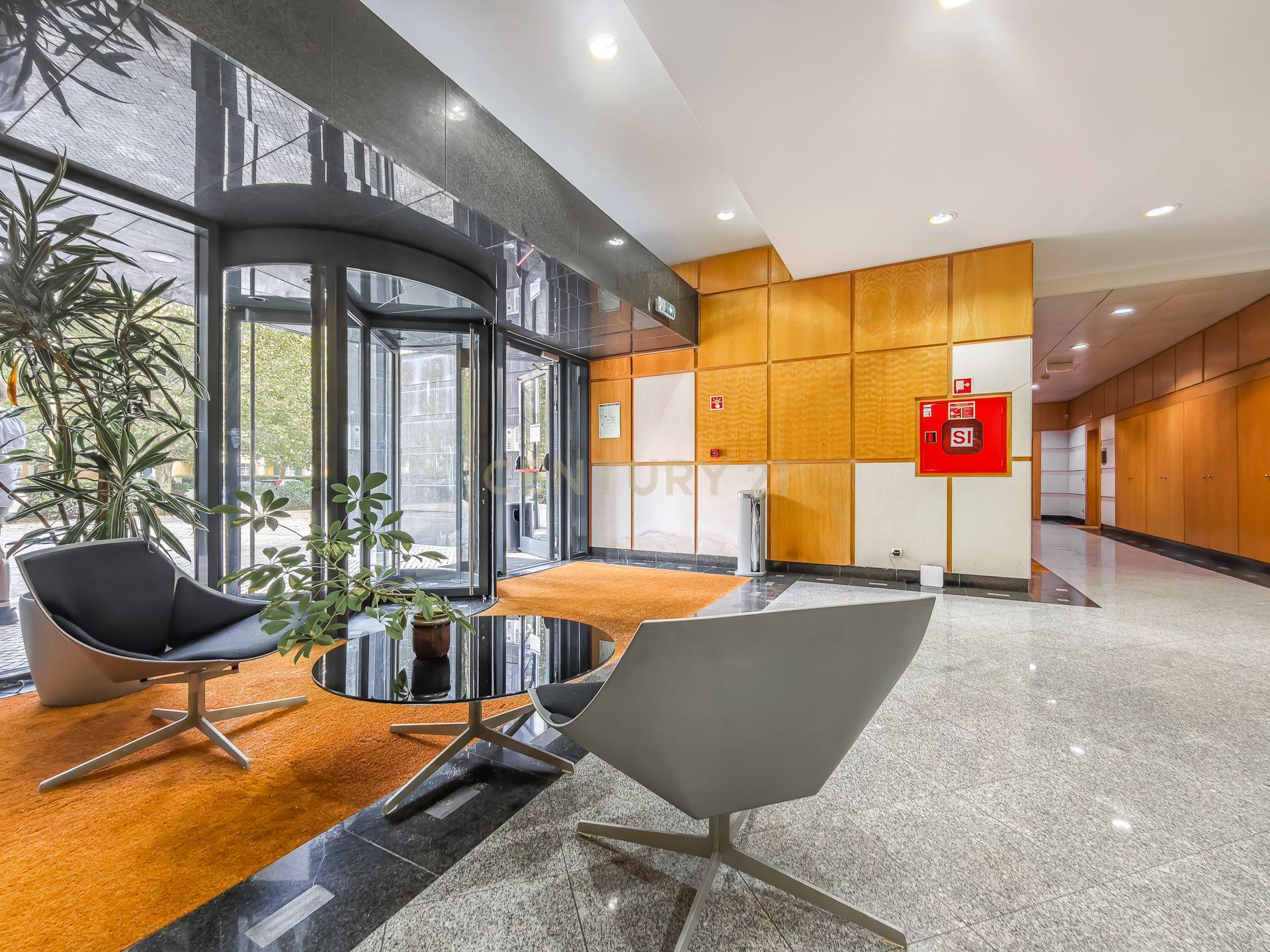 Fotografia 6 de Arrendamento de escritório com 2 salas de reuniões e sala comum | Arrecadação | 1 Parqueamento Beloura Office Park
