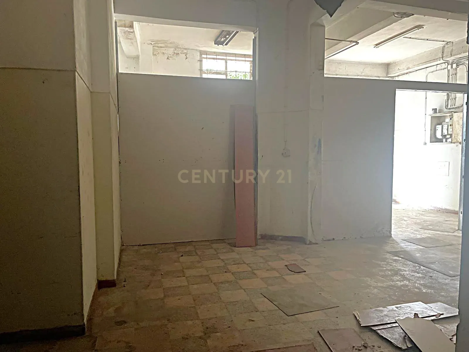 Fotografia 6 de ATENÇÃO INVESTIDORES! Armazém em Monte Abraão, Sintra muito bem localizado junto à Estação CF