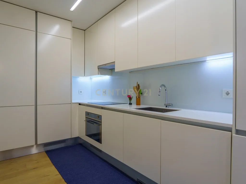 Apartamento T1 na Avenida Praia da Vitória, Saldanha - Image 3