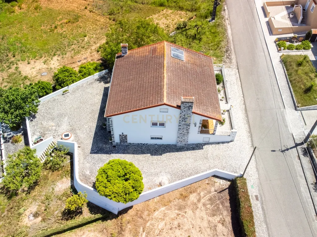 Casa T3 com Jardim e Vista para a Montanha em Cadaval, Lisboa - Image 3