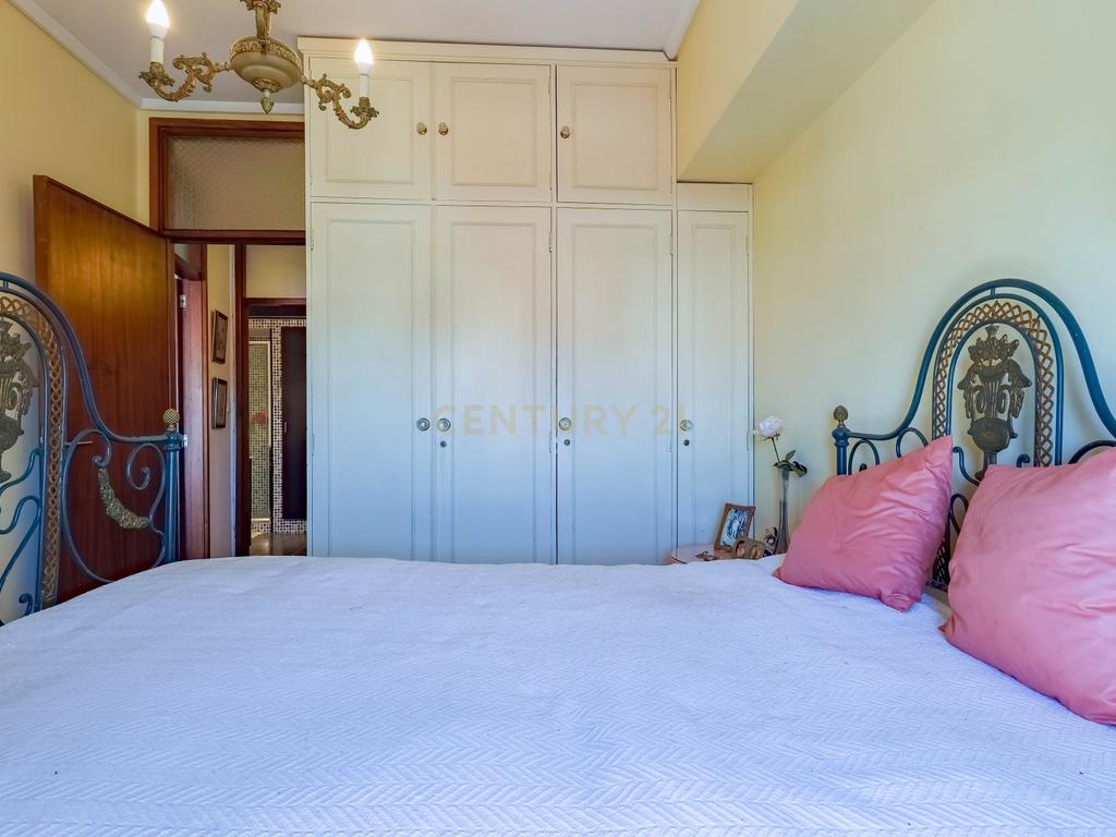 Apartamento T4 com Elevador e Vistas Deslumbrantes em Matosinhos Sul - Image 13