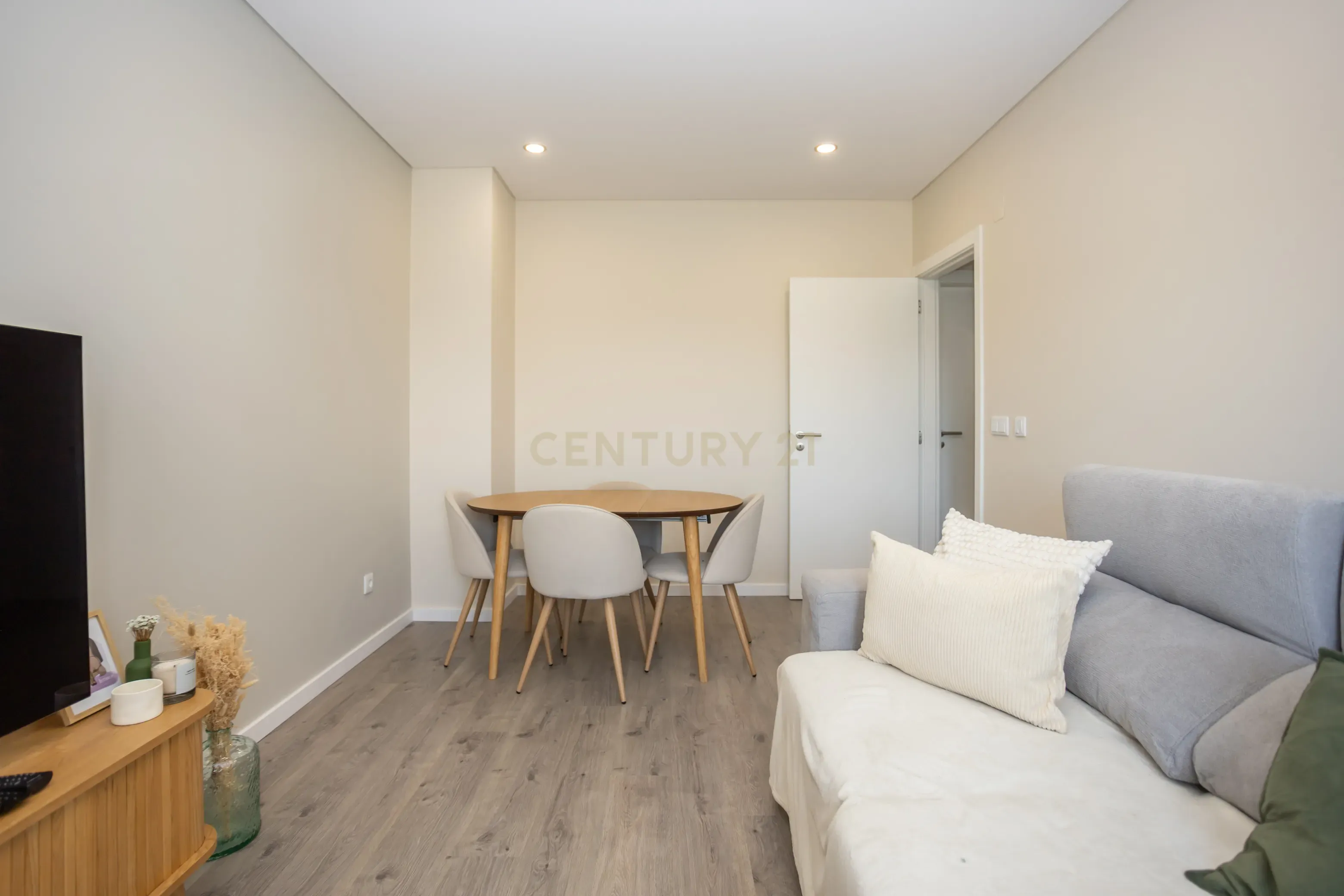 Apartamento T3 Remodelado | Bairro Novo | Seixal - Image 11