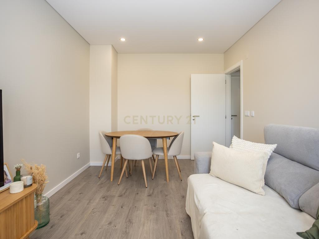 Apartamento T3 Remodelado | Bairro Novo | Seixal - Image 11