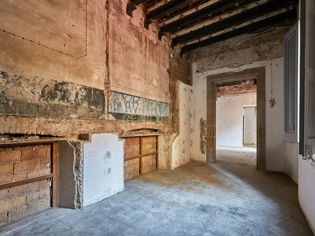 Duplex Espetacular em Barcelona, Cataluña - 463m² de Potencial - Image 29