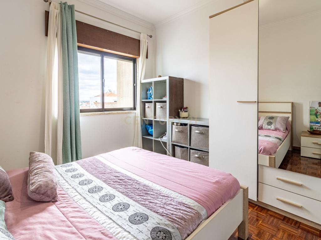 Apartamento T3 com Varanda na Quinta do Conde – 3º Andar - Image 18