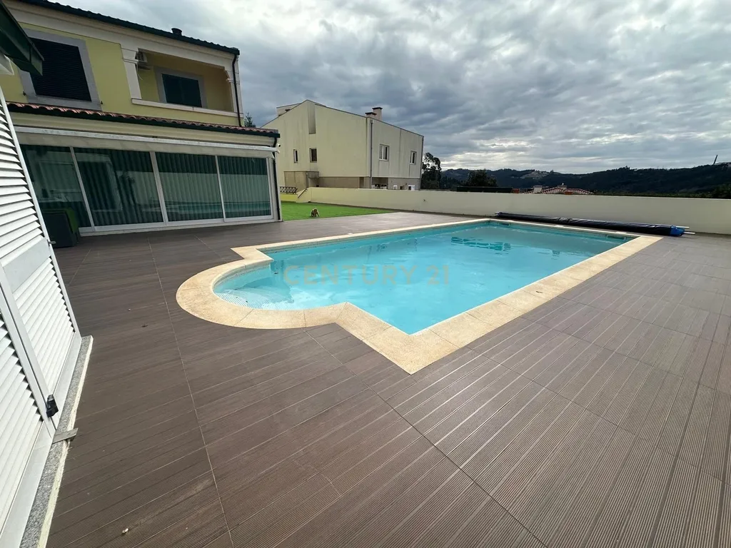 Luxuosa Moradia T3 em Gondomar com Vista Panorâmica e Piscina - Image 48