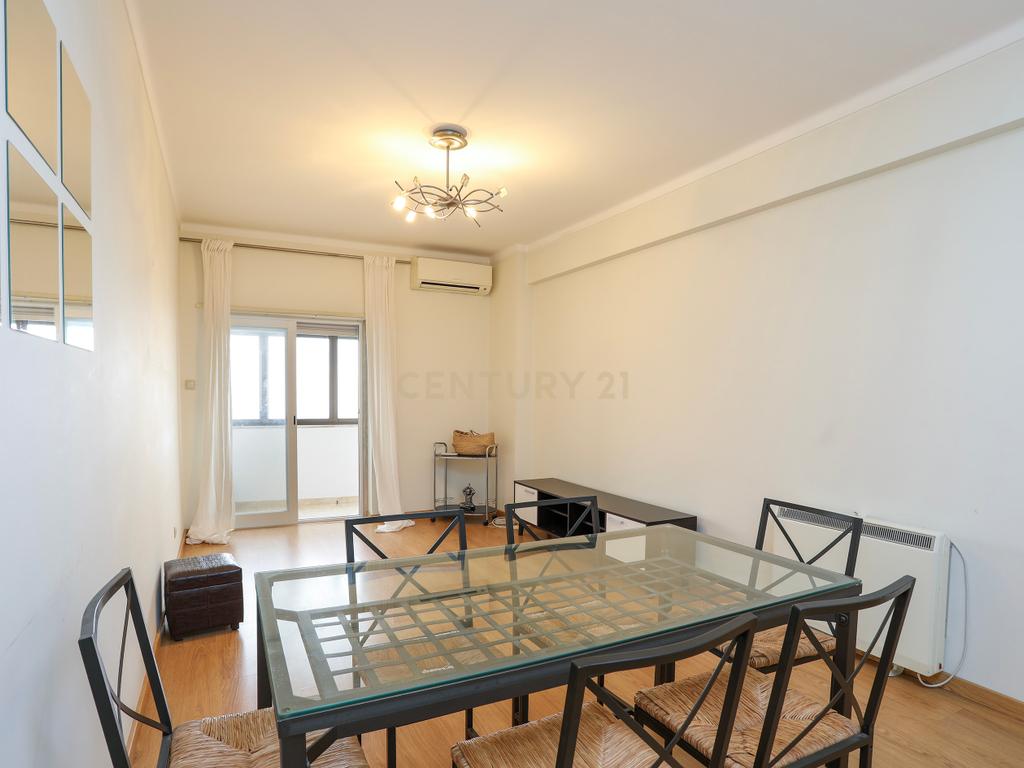Apartamento T2 para Arrendamento com Garagem e Varanda- Arroja, Odivelas - Image 12