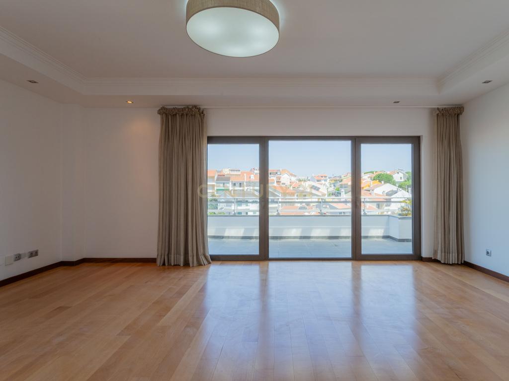Luxuoso apartamento no Monte Estoril, Cascais com Vista Panorâmica e Acessos - Image 12