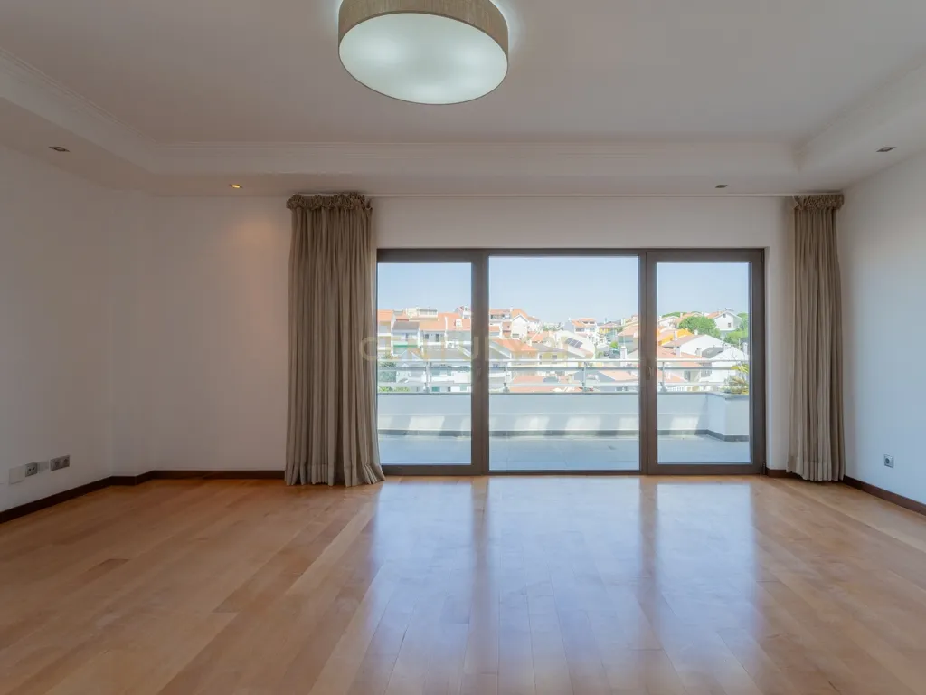 Luxuoso apartamento no Monte Estoril, Cascais com Vista Panorâmica e Acessos - Image 12