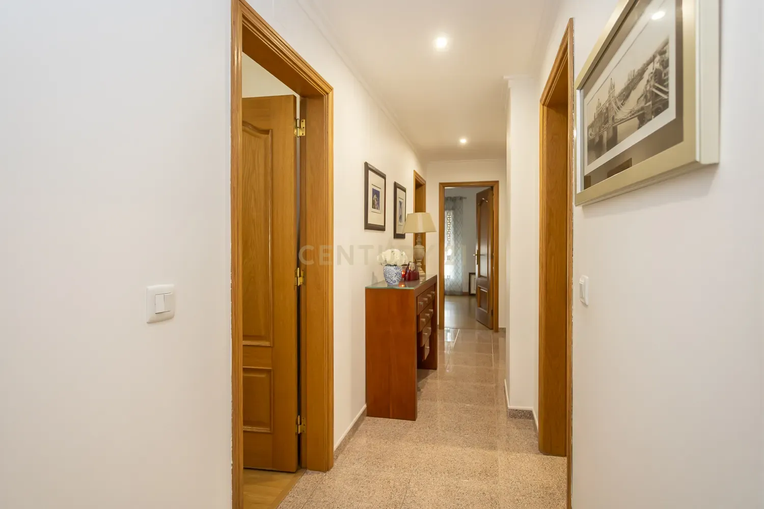 Apartamento T4 c/Arrecadação - Torre da Marinha - Image 17
