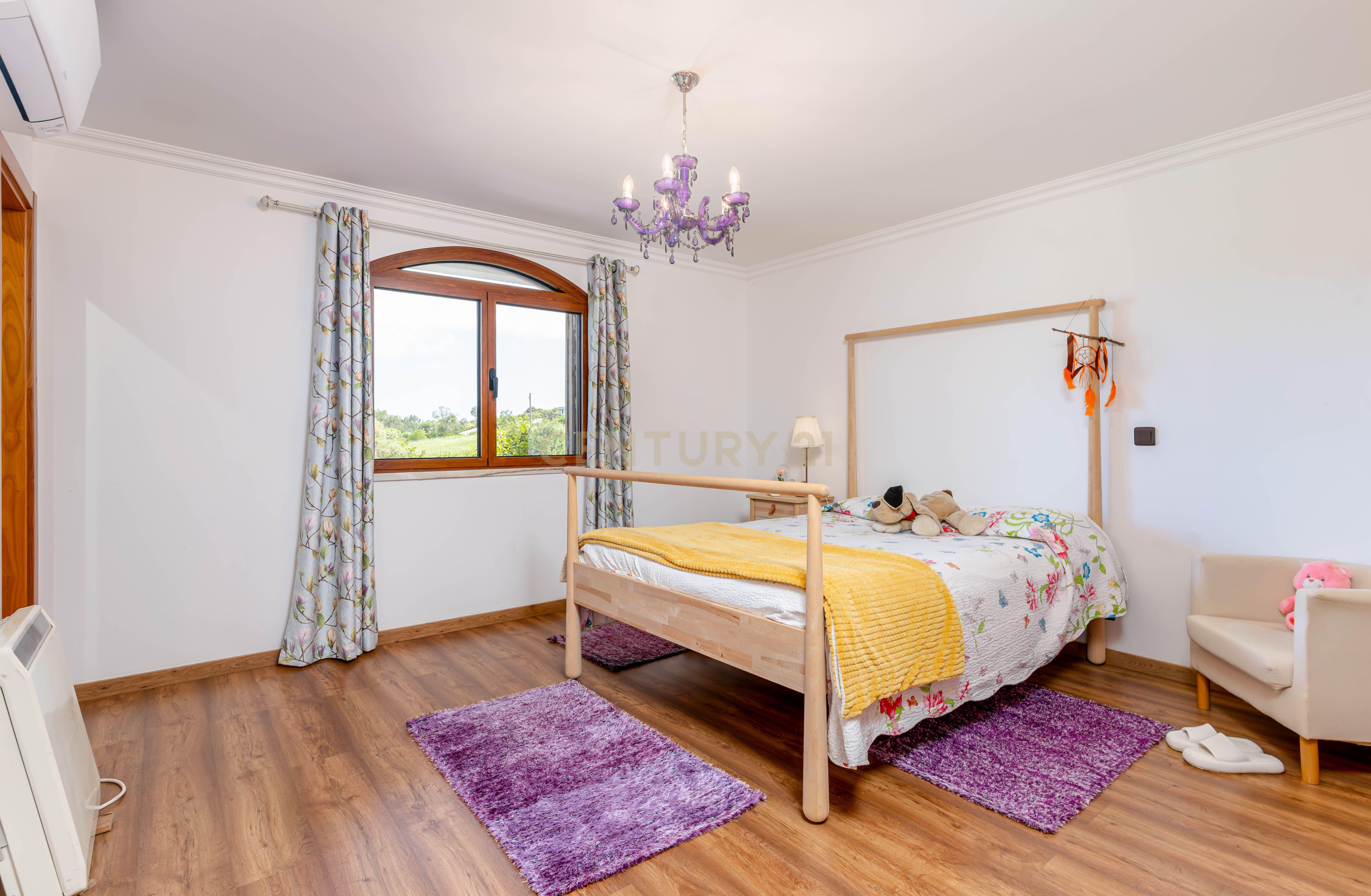 Espetacular Moradia T4 em Mafra com Jardim e Terraço - Image 34