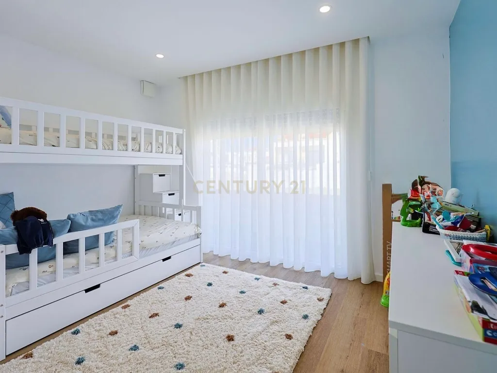 Moradia T3 Isolada com Piscina e Garagem em Fernão Ferro - Image 21