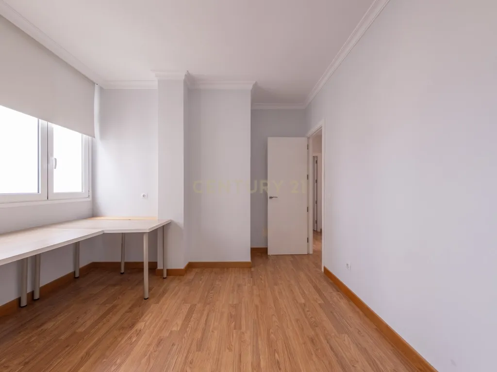 - Image 18