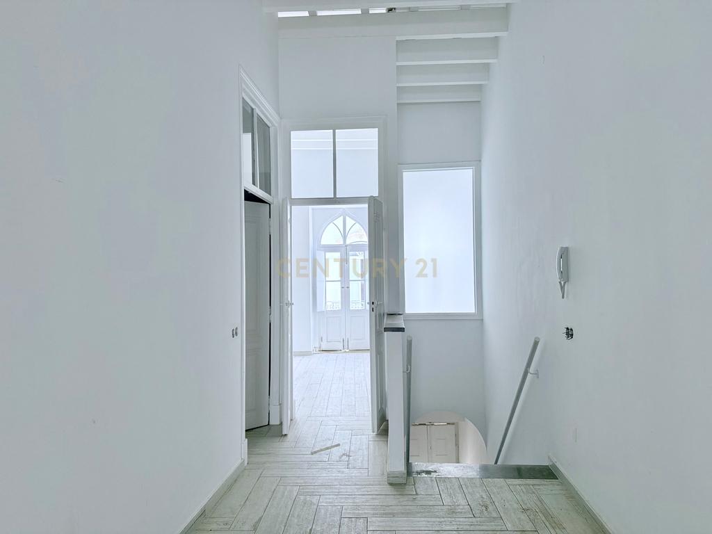 Apartamento T3 Duplex no coração da Baixa de Olhão - Image 5