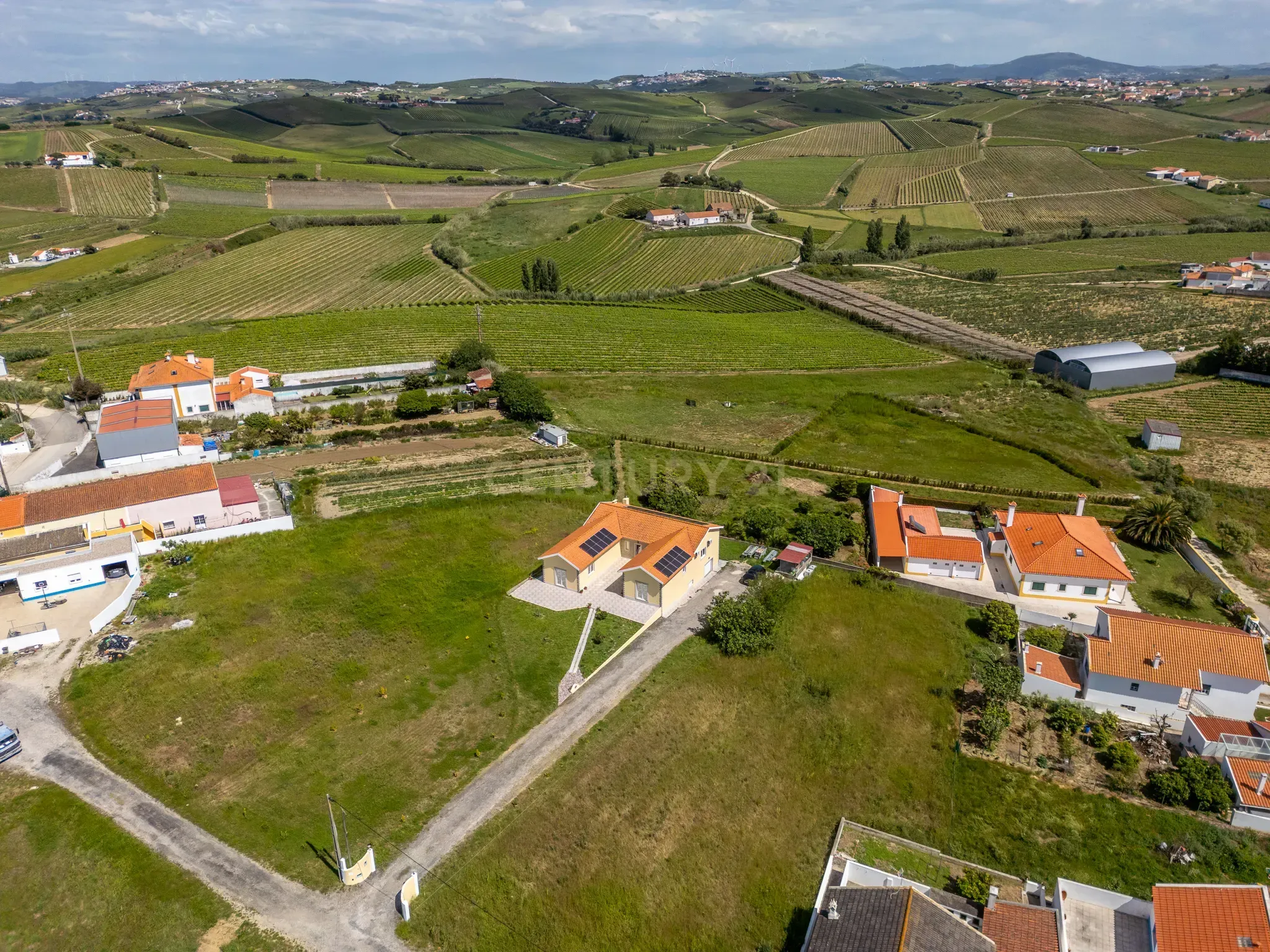Térrea T4 recentemente remodelada inserida num terreno plano com 1800 m² - Image 57