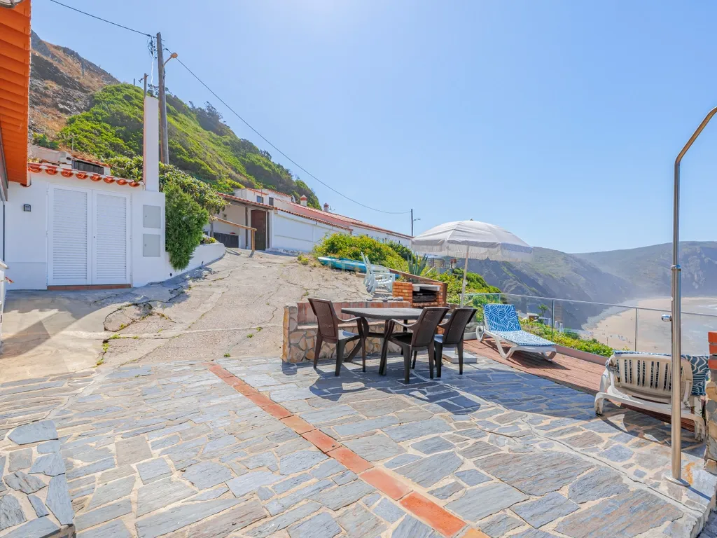 Oportunidade Única com Vista Mar na Praia da Arrifana (Aljezur) - Image 3