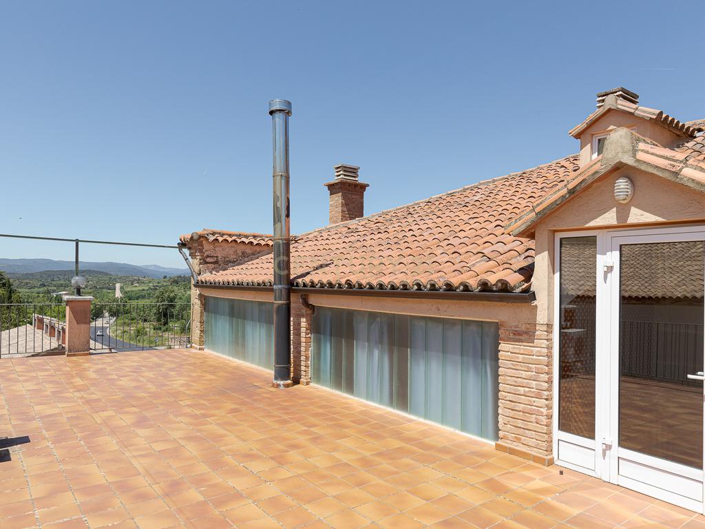 Hotel Moderno em Aragón com 25 Quartos e Vista Panorâmica - Image 18
