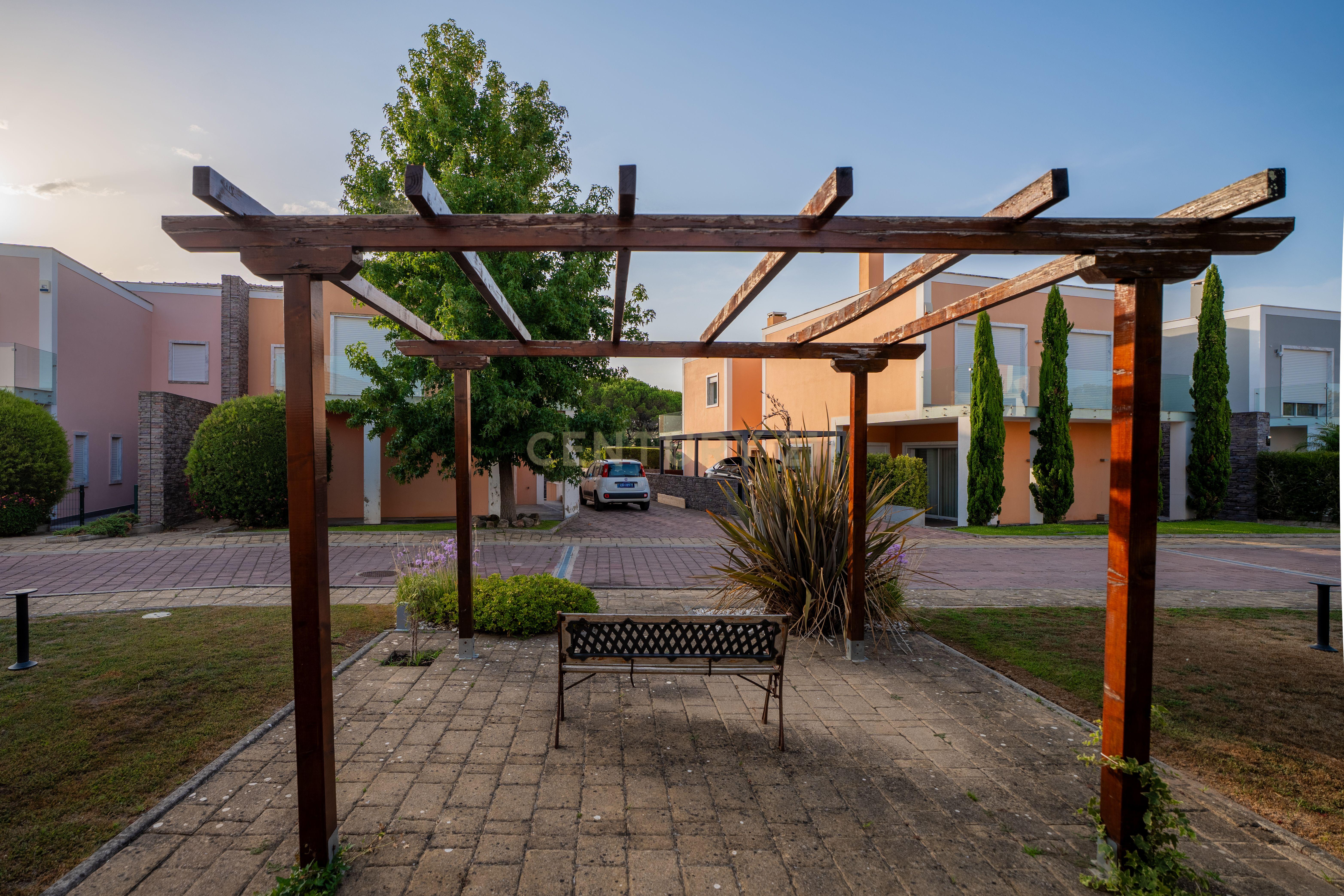 Fotografia 7 de Moradia T4 com Piscina Privativa | Bicesse, Cascais
