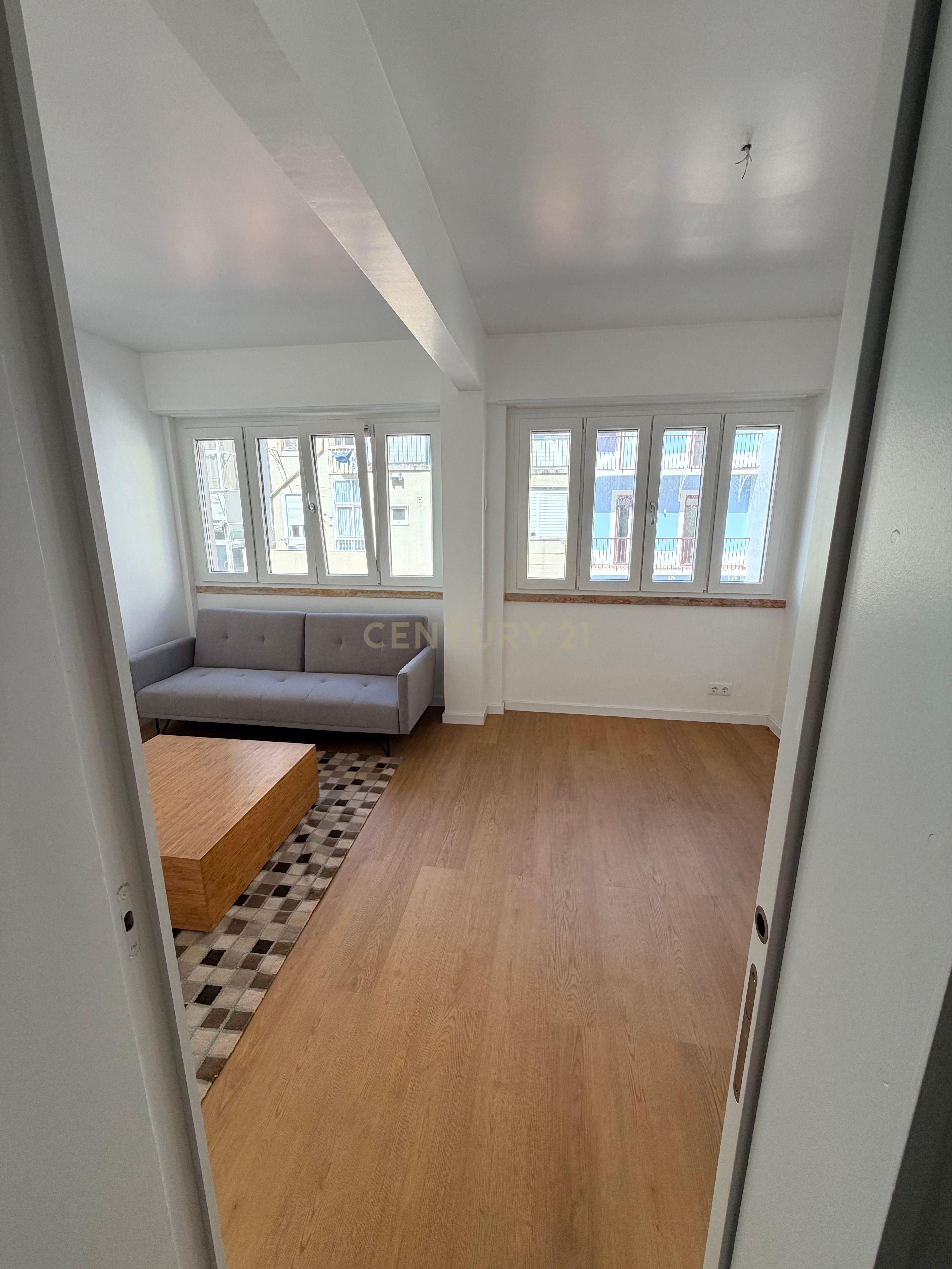 Fotografia 3 de Apartamento  T2 renovado em Lisboa com varanda