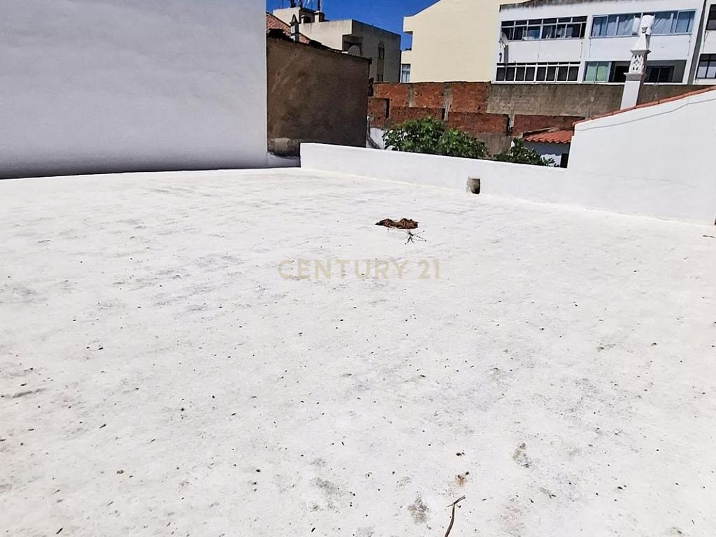 Moradia T3+2 com Terraço, Pátio e Espaço Comercial em São Bartolomeu de Messines – Silves, Faro - Image 47