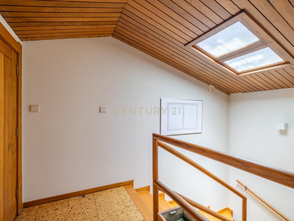 Moradia T4 com Jardim Privativo em Vila Nova de Gaia – Viva com Luz, Espaço e Centralidade - Image 29