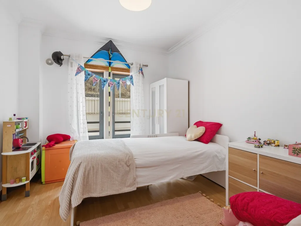 Apartamento T3 com terraço privativo, churrasqueira, zona de refeição e forno a lenha — Venda do Valador, Venda do Pinheiro - Image 17