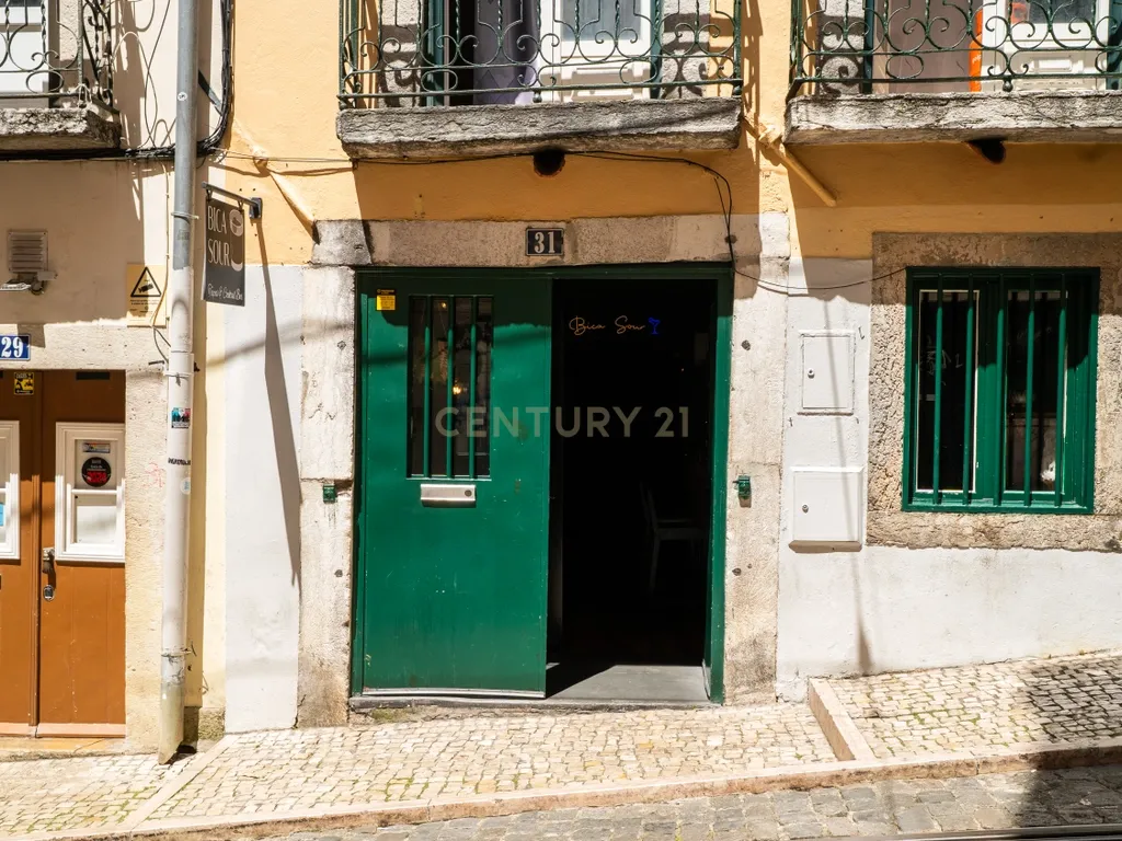Restaurante Pronto a Funcionar na Emblemática Rua da Bica – Uma Oportunidade Única no Coração de Lisboa - Image 25