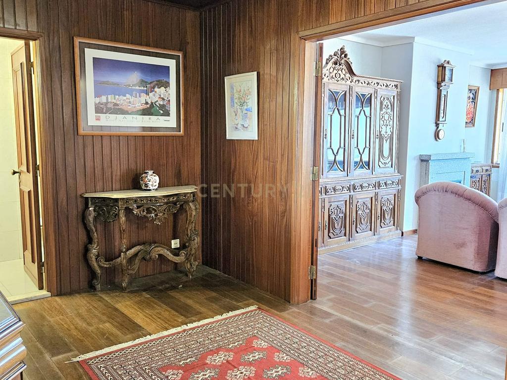 🏡 APARTAMENTO T4 NO CENTRO DE AVEIRO | GARAGEM FECHADA PARA 2 CARROS - Image 2