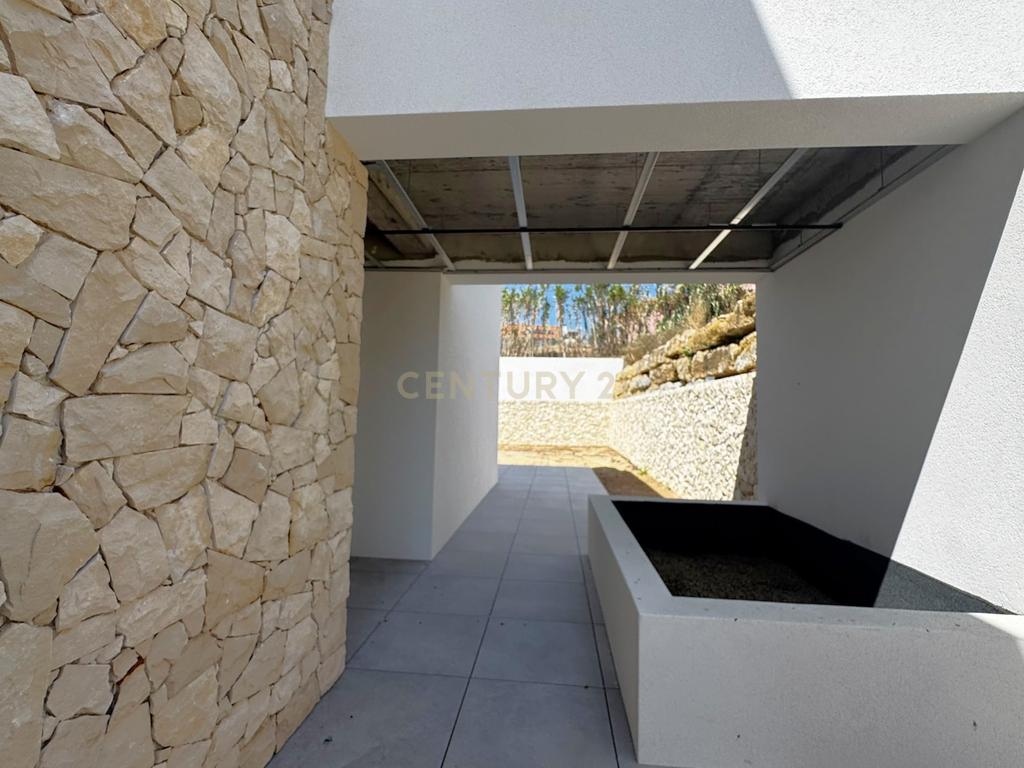 WEST RESIDENCES - IMOVEL DE LUXO - Moradia Isolada T3- 3 SUITES - Piscina/Jardim/Garagem Box para 3 viaturas - Image 4