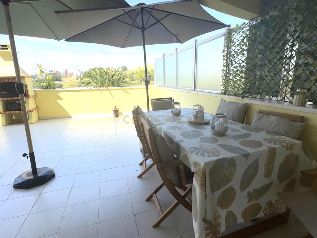 T4 em Odivelas com terraço e parqueamento - Image 36