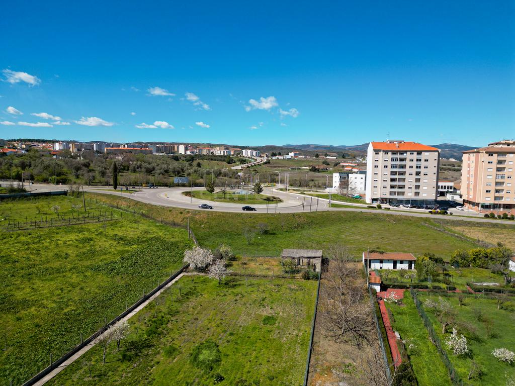 Moradia Bifamiliar + Anexo com #TERRENO -#CENTRO DE BRAGANÇA - Image 38