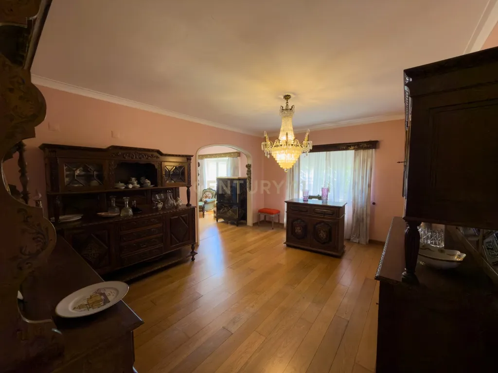 Moradia Isolada T5 de 300 m2 num lote de 900m2 - Image 12