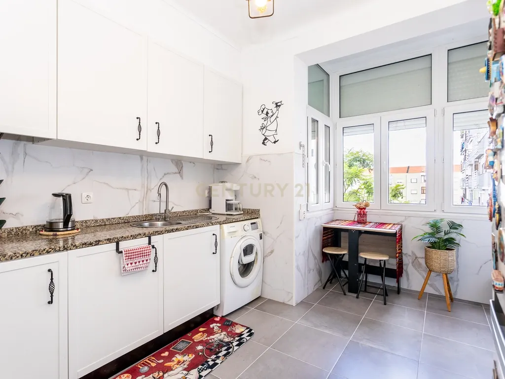 Apartamento T3 remodelado no Barreiro - Image 6