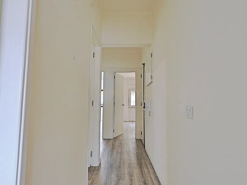 T2 Remodelado com Elevador | 86 m² | Aranguês – Setúbal - Image 16